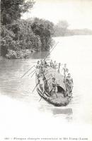 Mekong river, Pirogue chargée remontant / loaded canoe