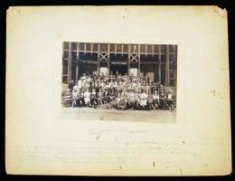 1934 A kitűnő szegedi színtársulat nagy sikerrel mutatta be Lehár: Szép a világ c. operettjét Hódmezővásárhelyen, Schnitzer (Hmvásárhely) csoportképén szereplők nevével, 11x17 cm, karton 24x32 cm