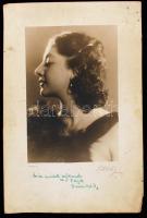 1938 Vadnai Éva Szíriában fellépő táncosnő (?) portréja, amely Damaszkuszban készült Dikra műtermében, 23x16 cm, teljes papírméret 35x23 cm