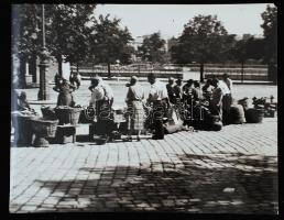 cca 1939 Reich Péter Cornel: Buda, Döbrentey téri kis piac, 23x30 cm