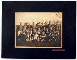 1913 április 27. A balassagyarmati ifjúsági focicsapat Rimaszombaton játszott, ennek emlékére készült a csoportkép, 16x22 cm, karton 28x35 cm