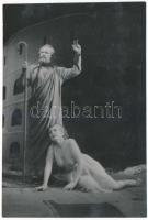 1947 Méreyné Wellesz Ella: Somlay Artúr és Sulyok Mária Az ember tragédiája előadásán, pecséttel jelzett, 9x13,5 cm
