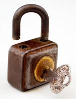 D.R.G.M. lakat kulccsal, jelzett, 5 cm