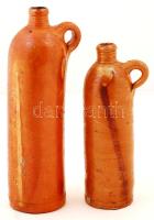 2 db forrásvíztartó kőkorsó, 1 ill. 2 literes űrtartalommal, az egyiken Selters Nassau jelzéssel, d: 7 ill. 8,5 cm, m: 23,5 ill. 29 cm