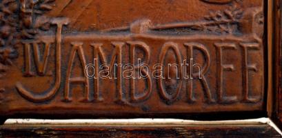 1933 Budapest - Gödöllő, IV. Jamboree, bronz plakett falidísz, fa keretben, 19×15 cm