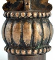 Régi, ugró szarvassal és liliommal díszített, tulipán keretes réz zászlócsúcs, m: 16,5 cm