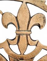 Régi, ugró szarvassal és liliommal díszített, tulipán keretes réz zászlócsúcs, m: 16,5 cm