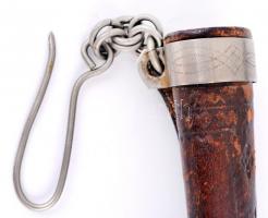 1933 Jamboree Budapest - Gödöllő feliratú, lófejjel díszített kés, övre akasztható bőr tokban, h: 21...