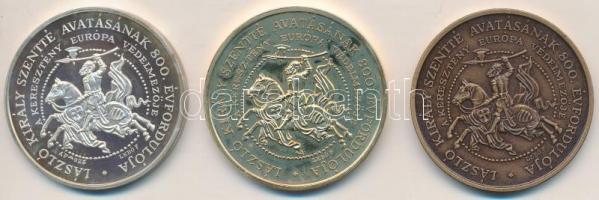 Lebó Ferenc (1960-) 1992. "László király szentté avatásának 800. évfordulója / Nagyvárad alapításának 900. évfordulója" (3x) Br, aranyozott Br és Ag emlékérem (31,4g/0.925/42,5mm) T:1- (PP)