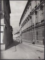 1961 Pécs, A Kolostor utca látképe a Széchenyi tér sarkáról,  (OMF fényképtára), hátoldalon feliratozva, 18x23 cm