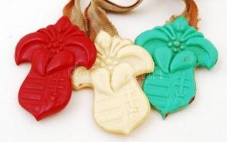 Pax-ting Gödöllő 1939 feliratú piros, fehér, zöld színű magyar kiscímeres cserkész függők, megfakult...