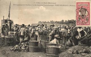 Fort-de-France, Debarquement de Charbon a la Cie Generale Transatlantique / unloading of coal shipment