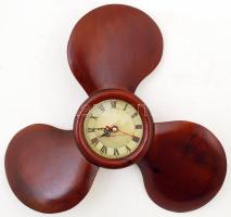 Propeller alakú régi falióra, működik