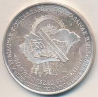 Bozó Gyula (1913-) / Szabó Géza (1939-) 1989. "A IV. Magyar Köztársaság kikiáltásának emlékére / Magyarország független demokratikus jogállam" Ag emlékérem (35,53/0.835/42,5mm) T:2 (PP)