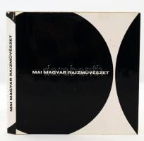 Solymár István: Mai magyar rajzművészet. Budapest, 1972, Képzőművészeti Alap Kiadóvállalat. Gazdagon illusztrált kiadvány. Több művész által dedikált példány: Barczi Pál, Feledy Gyula, Kass János, Pető János, Szász Endre. Kiadói egészvászon kötésben, fedőborítóval, dobozzal. Lapszélek alul foltosak, egyébként jó állapotú.