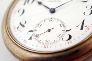 Doxa anti-magnétique zsebóra, működik, a számlapon apró hajszálrepedésekkel, egyébként jó állapotban