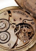 Doxa anti-magnétique zsebóra, működik, a számlapon apró hajszálrepedésekkel, egyébként jó állapotban