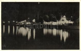 Siófok, hajóállomás este (kis lyuk / pinhole)