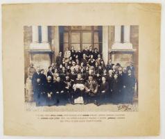 1925 Róma, A Böhle Cornél által vezetett zarándokcsoport tagjairól készült fotó, feliratozva, kartonra kasírozva, fotó 26x19 cm, karton 36x30 cm