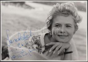 Törőcsik Mari (1935- ) színésznő üdvözlő sorai és aláírása őt ábrázoló fiatalkori fotón