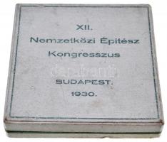 1930. "XII. Nemzetközi Építész Kongresszus / Budapest" Br emlékérem eredeti tokjában (61mm...