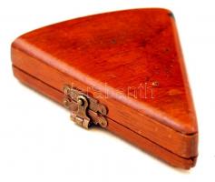 cca 1900-1930 Régi szextáns, R. Weichold, Dresden jelzéssel, bársony bélésű fa tokban, szép állapotb...