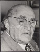 Füst Milán (1888-1967) író, költő portréja, hátulján feliratozva, 12×9 cm