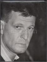 Karinthy Ferenc (1921-1992) író portréja, hátulján feliratozva, 12×9 cm