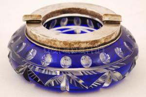 Kék ólomkristály hamutartó ezüst (Ag) peremmel, hámozott, metszett, d: 12 cm