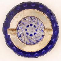 Kék ólomkristály hamutartó ezüst (Ag) peremmel, hámozott, metszett, d: 12 cm