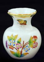 Herendi Viktória mintás kézzel festett porcelán mini váza, hibátlan, jelzett, m: 6,5 cm