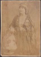 cca 1880-1920 Keleti nők, 2 db kabinetfotó, apró sérülésekkel, 13×9 cm