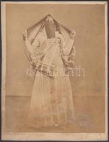 cca 1880-1920 Keleti nők, 2 db kabinetfotó, apró sérülésekkel, 13×9 cm