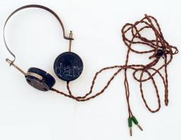 II. világháborús magyar híradós rádiós fejhallgató, a hozzá tartozó zsinórral és kimenettel