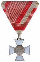 1898. "Katonai Érdemkereszt" zománcozott, jelzett Ag kitüntetés mellszalaggal, hátlapi med...