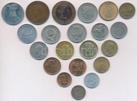 21db vegyes külföldi fémpénz, közte "Dél-Afrika", "Jugoszlávia", "Nagy-Brit...