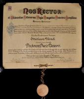 1872 Szeged, a Ferenc József Tudományegyetem jogi doktori kinevezési oklevele, az egyetem rektorának és a jogi kar dékánjának aláírásaival, piros-fehér-zöld sodraton befüggesztett fa tokos függőpecséttel, jó állapotban, saját tokjában