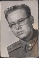 cca 1950-1960 5 db katonai portrékép, 6x9 és 11x17 cm közötti méretekben