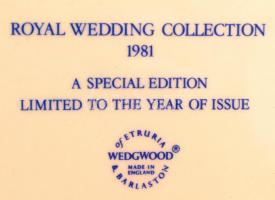 Károly herceg és Diana esküvője alkalmából készült Wedgwood porcelán tányér, jelzett, matricás, apró...