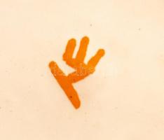 Virágmintás áttört porcelán bonbonier, jelzett, apró kopásnyomokkal, d: 11 cm