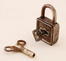 Fém lakat kulccsal(3x5,5 cm), 1 db felhúzó kulcs