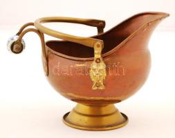 Oroszlánfejekkel díszített réz kiöntő, porcelán fogantyúval, m: 14 cm