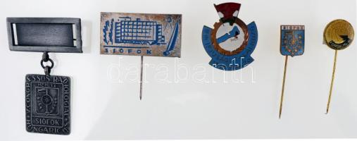 5db klf Siófokkal kapcsolatos fém jelvény, kitűző, közte zománcozott is T:vegyes