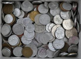 Vegyes magyar és külföldi fémpénz tétel 1Kg-os súlyban T:vegyes