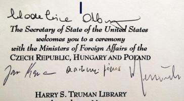 Jan Kavan volt cseh külügyminiszter, Martonyi János volt magyar külügyminiszter, Bronisław Geremek v...