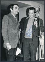 Vértessy Sándor (1929-2012) magyar újságíró, televíziós szerkesztő, rendező. - - aláírása az őt ábrázoló fényképen. 18x13cm