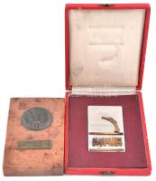 1944. "A Magyar Úszó-Szövetség Bajnoki Érme" fém díjérem (50mm) márványtalpon (145x91mm) + 1954. "Jó munkáért BTSB (Budapesti Testnevelési és Sport Bizottság) 1954" fém plakett eredeti tokban (97x57mm), mindkettő Szecsey György vízipóló kapitány nevére szól T:2,2-