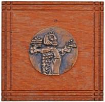 Balatoni Klára (1953-) DN Király ábrázolás Br plaketten, fa talpon (150x146mm) T:2,2- repedések a fában