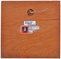 Balatoni Klára (1953-) DN Király ábrázolás Br plaketten, fa talpon (150x146mm) T:2,2- repedések a fá...