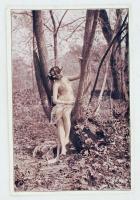 Fán ülő akt, 17x12 cm / Nude picture, 17x12 cm